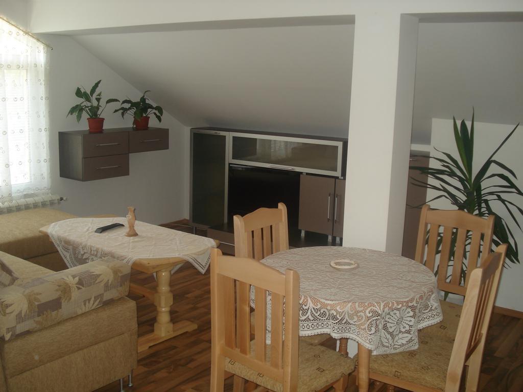 Kisiovi Apartment เดวิน ภายนอก รูปภาพ