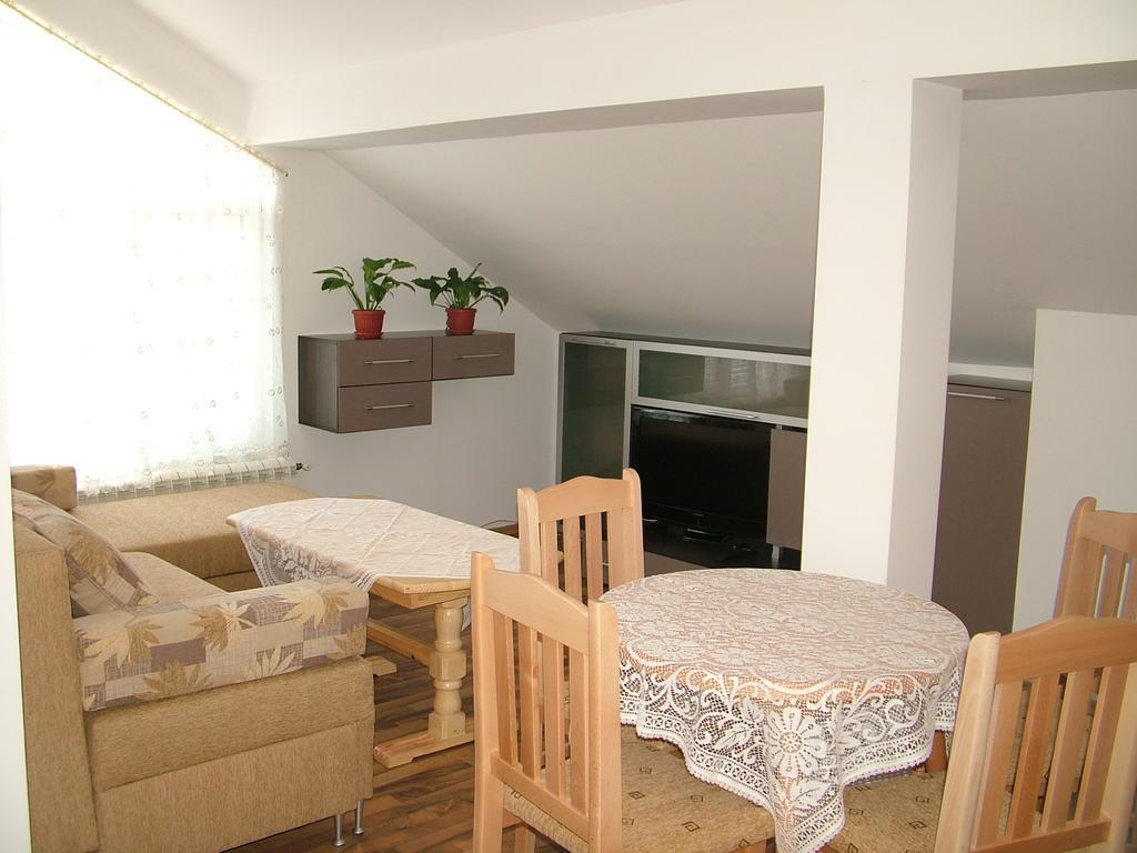 Kisiovi Apartment เดวิน ภายนอก รูปภาพ